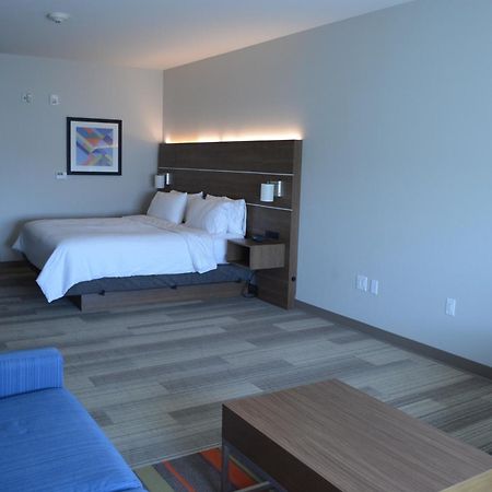 ליברל Holiday Inn Express & Suites מראה חיצוני תמונה