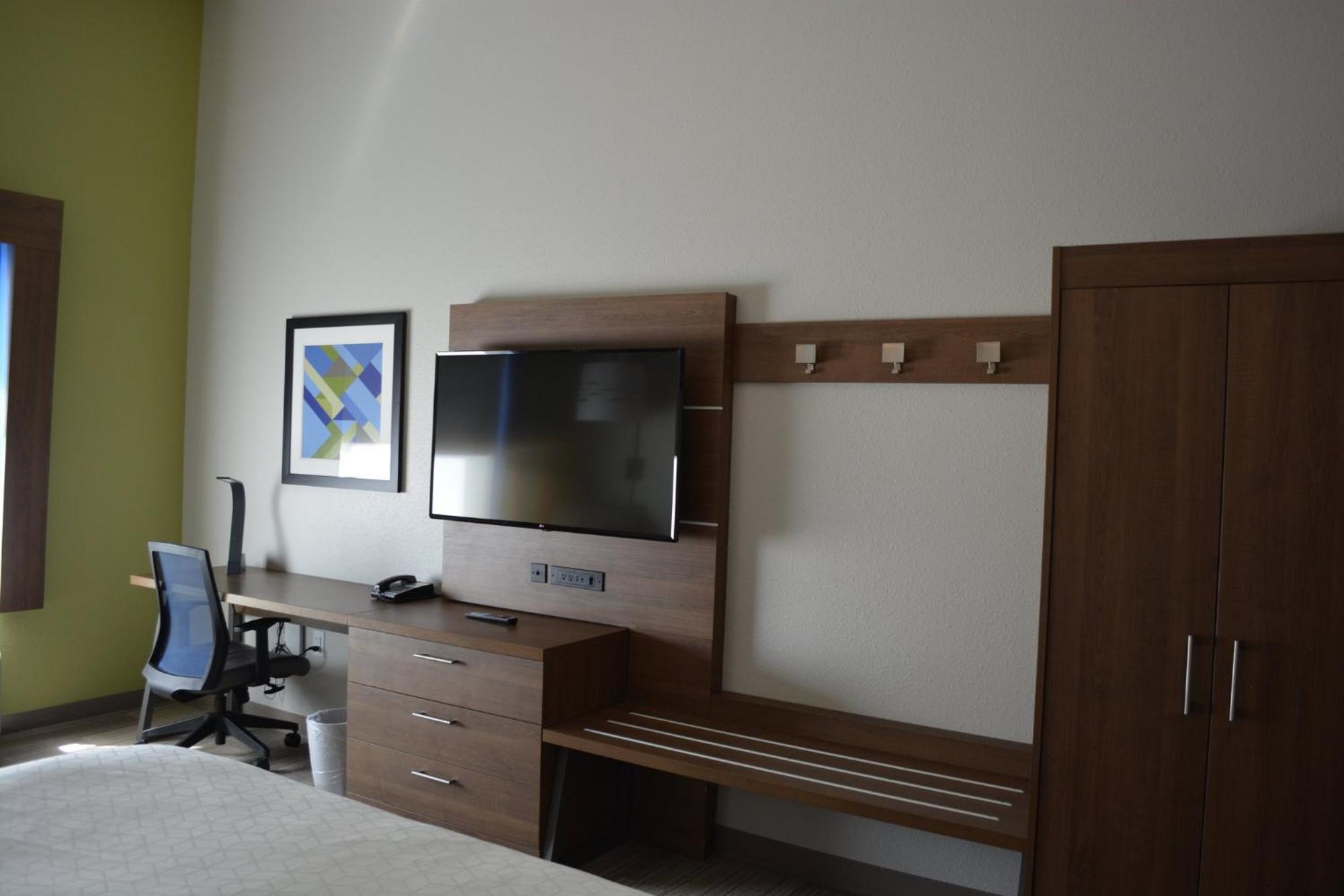ליברל Holiday Inn Express & Suites מראה חיצוני תמונה
