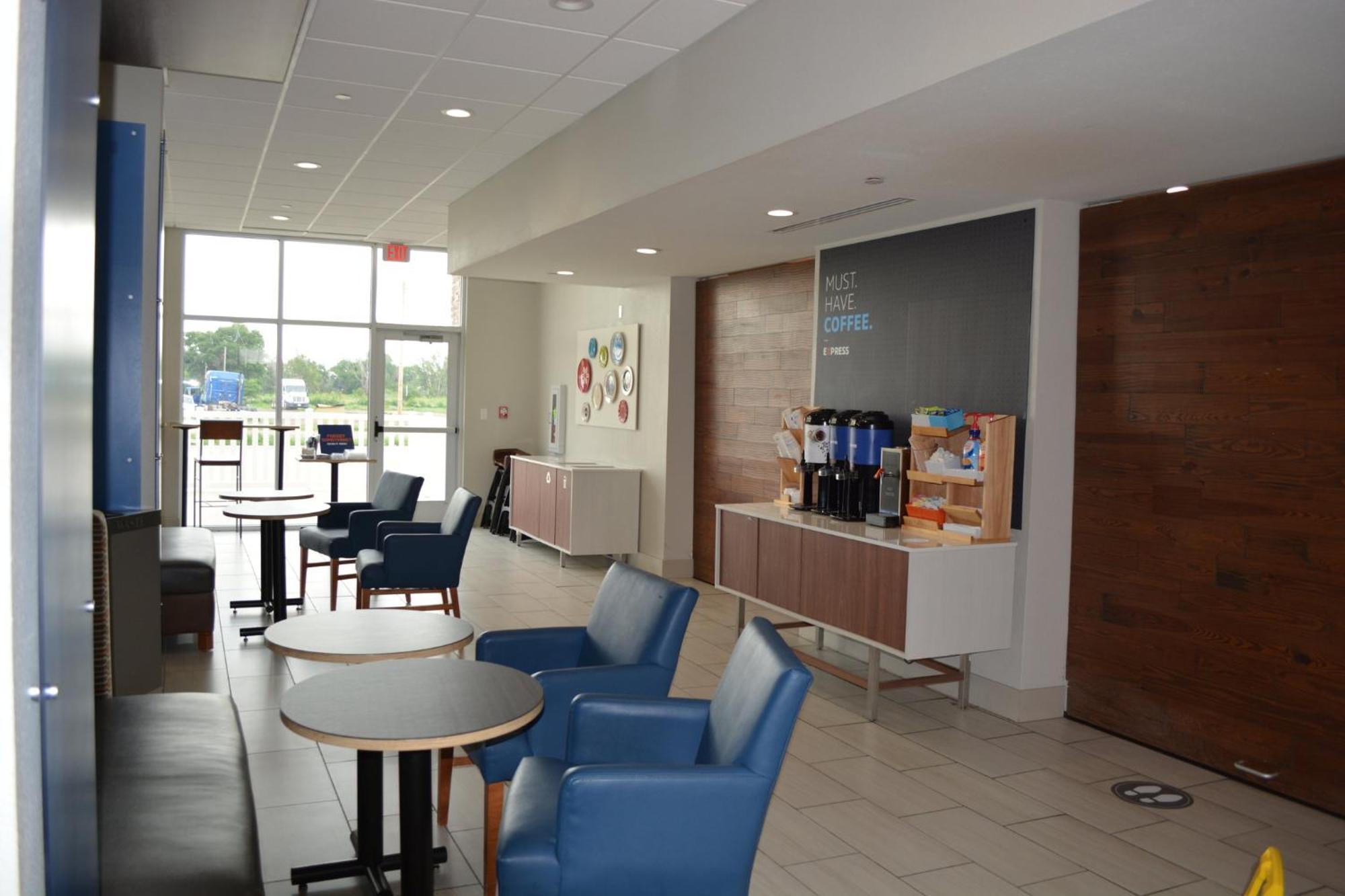 ליברל Holiday Inn Express & Suites מראה חיצוני תמונה