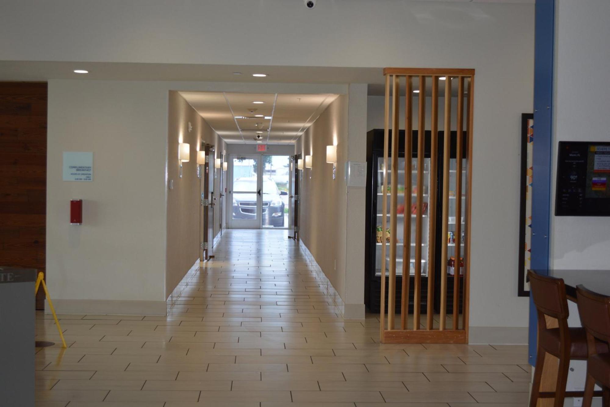 ליברל Holiday Inn Express & Suites מראה חיצוני תמונה