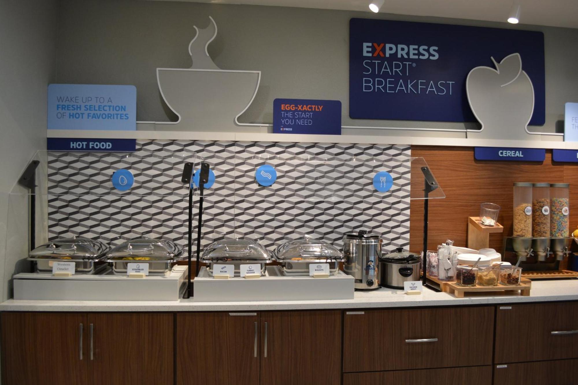 ליברל Holiday Inn Express & Suites מראה חיצוני תמונה