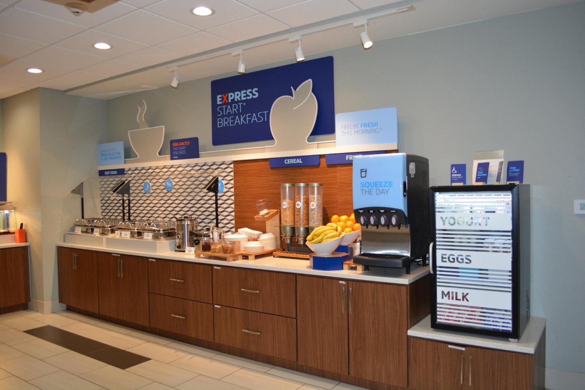 ליברל Holiday Inn Express & Suites מראה חיצוני תמונה