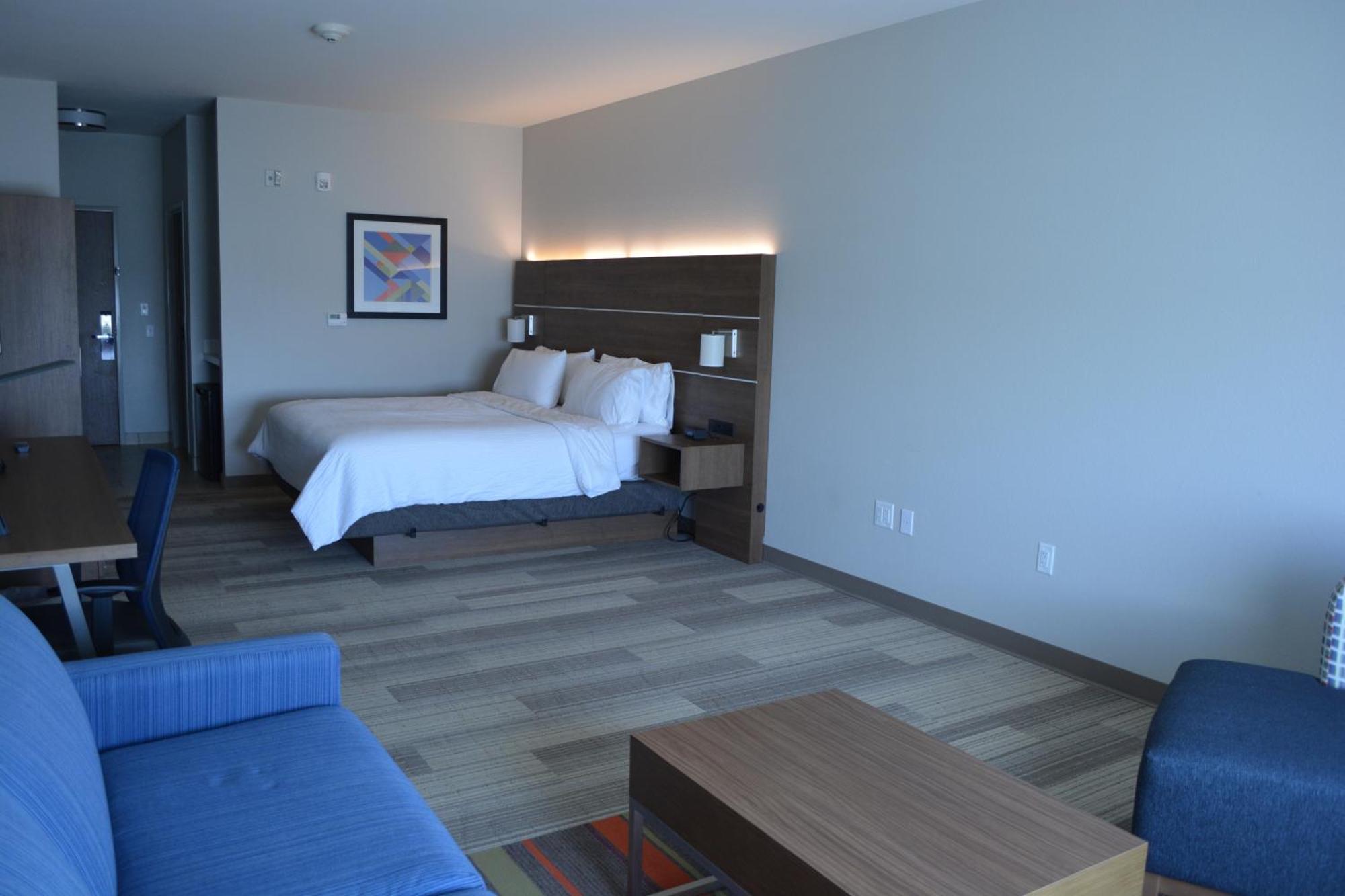 ליברל Holiday Inn Express & Suites מראה חיצוני תמונה