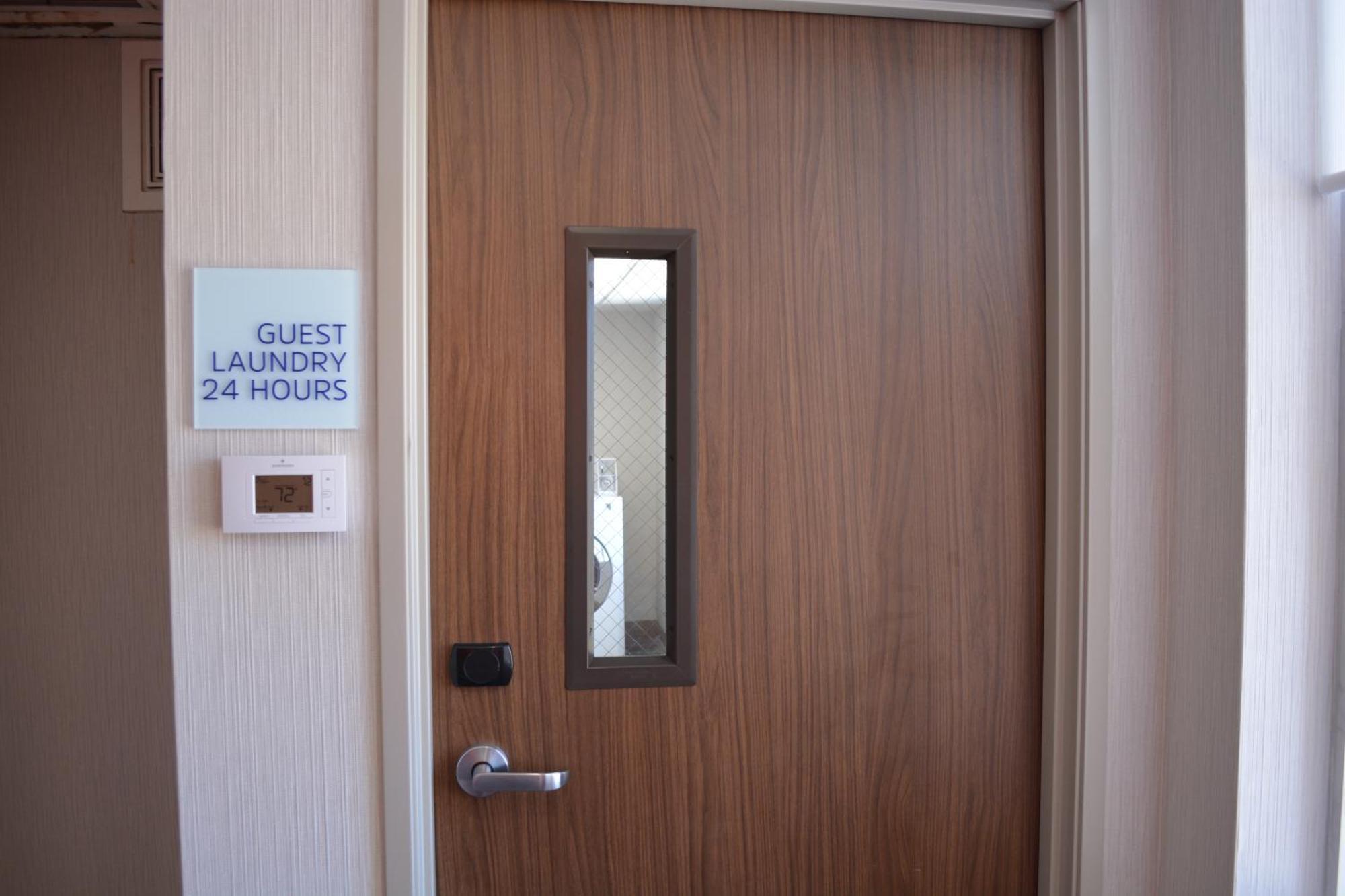 ליברל Holiday Inn Express & Suites מראה חיצוני תמונה