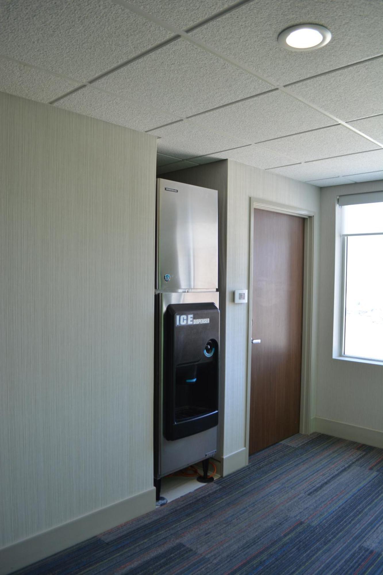 ליברל Holiday Inn Express & Suites מראה חיצוני תמונה