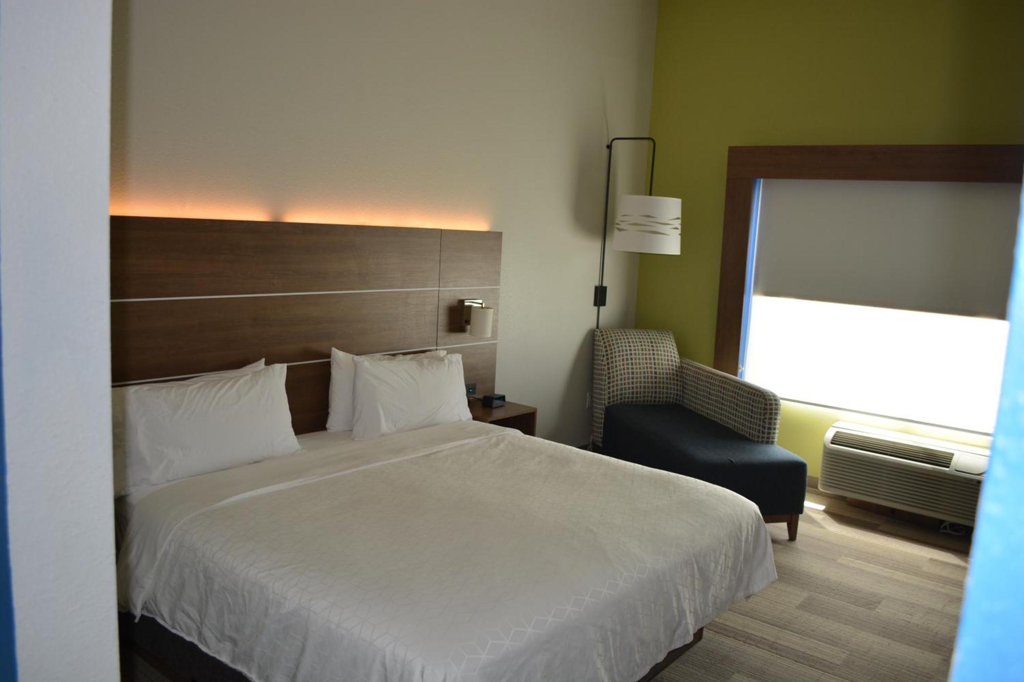 ליברל Holiday Inn Express & Suites מראה חיצוני תמונה