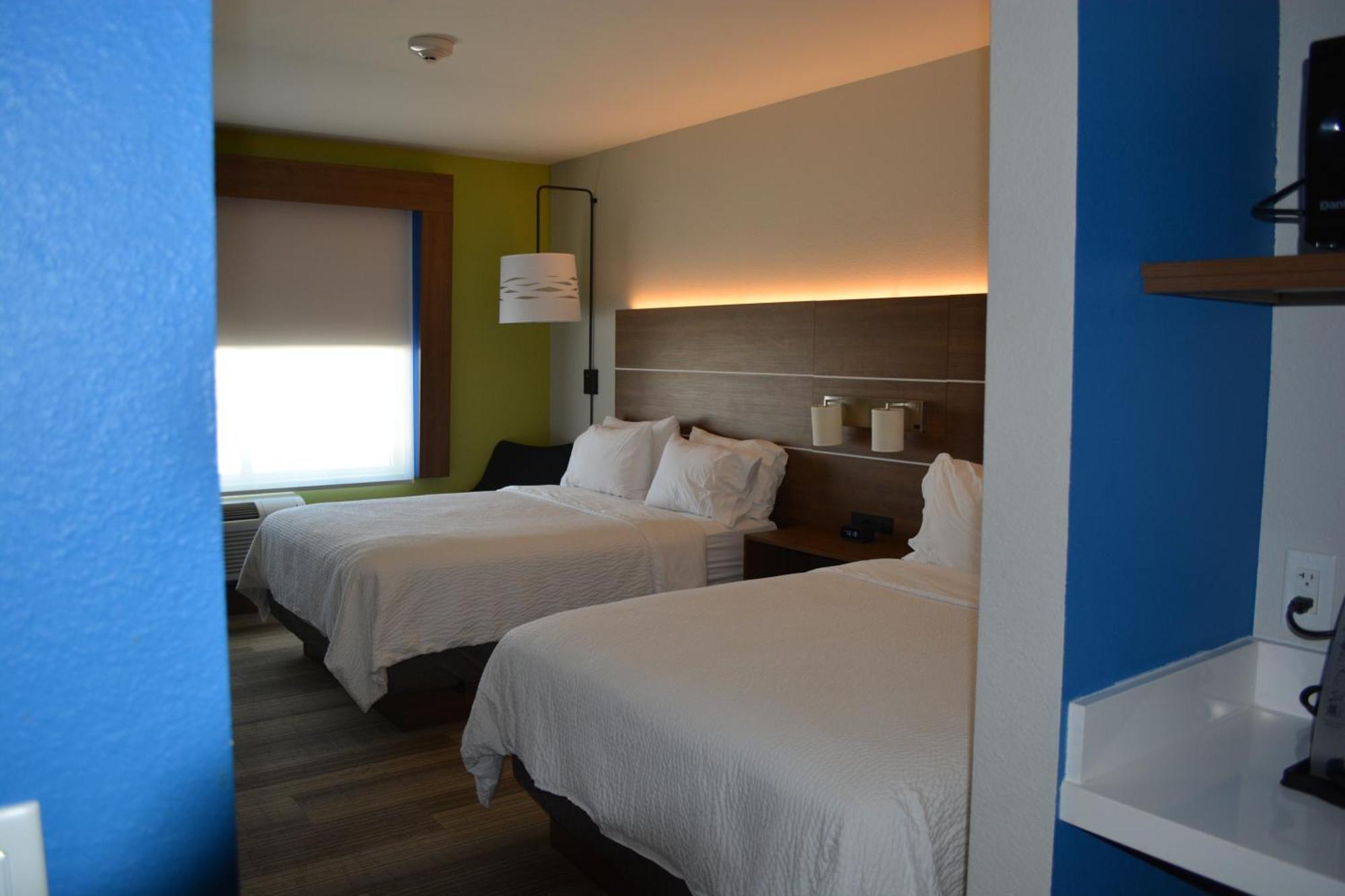 ליברל Holiday Inn Express & Suites מראה חיצוני תמונה