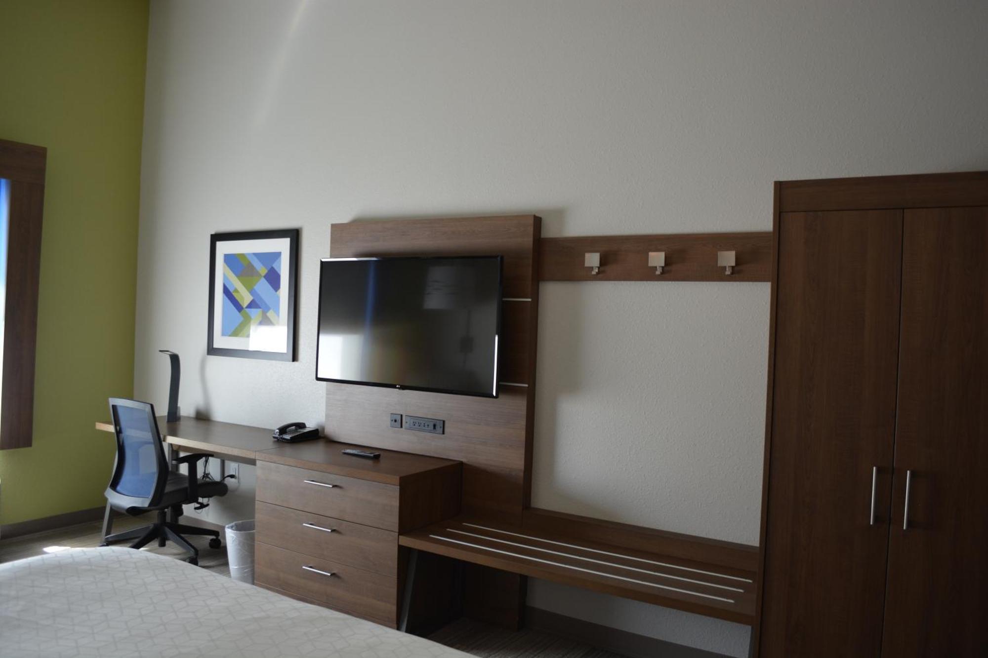 ליברל Holiday Inn Express & Suites מראה חיצוני תמונה