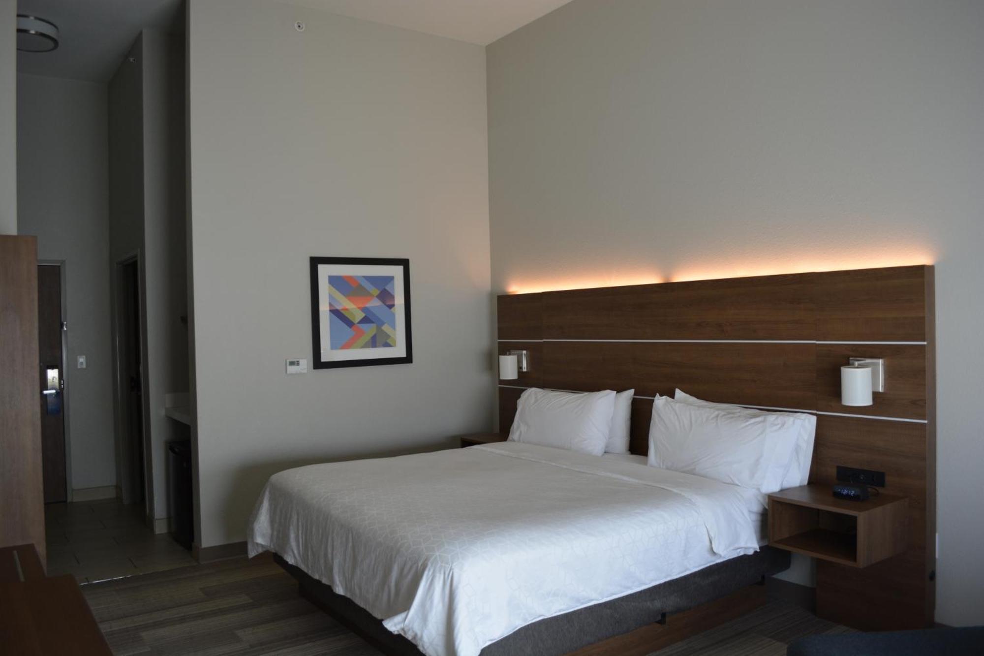 ליברל Holiday Inn Express & Suites מראה חיצוני תמונה