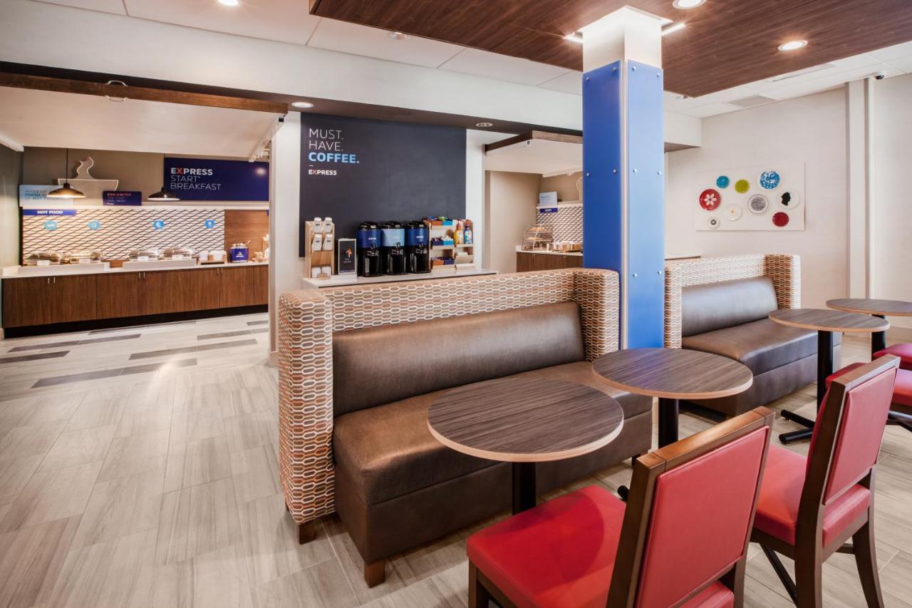 ליברל Holiday Inn Express & Suites מראה חיצוני תמונה