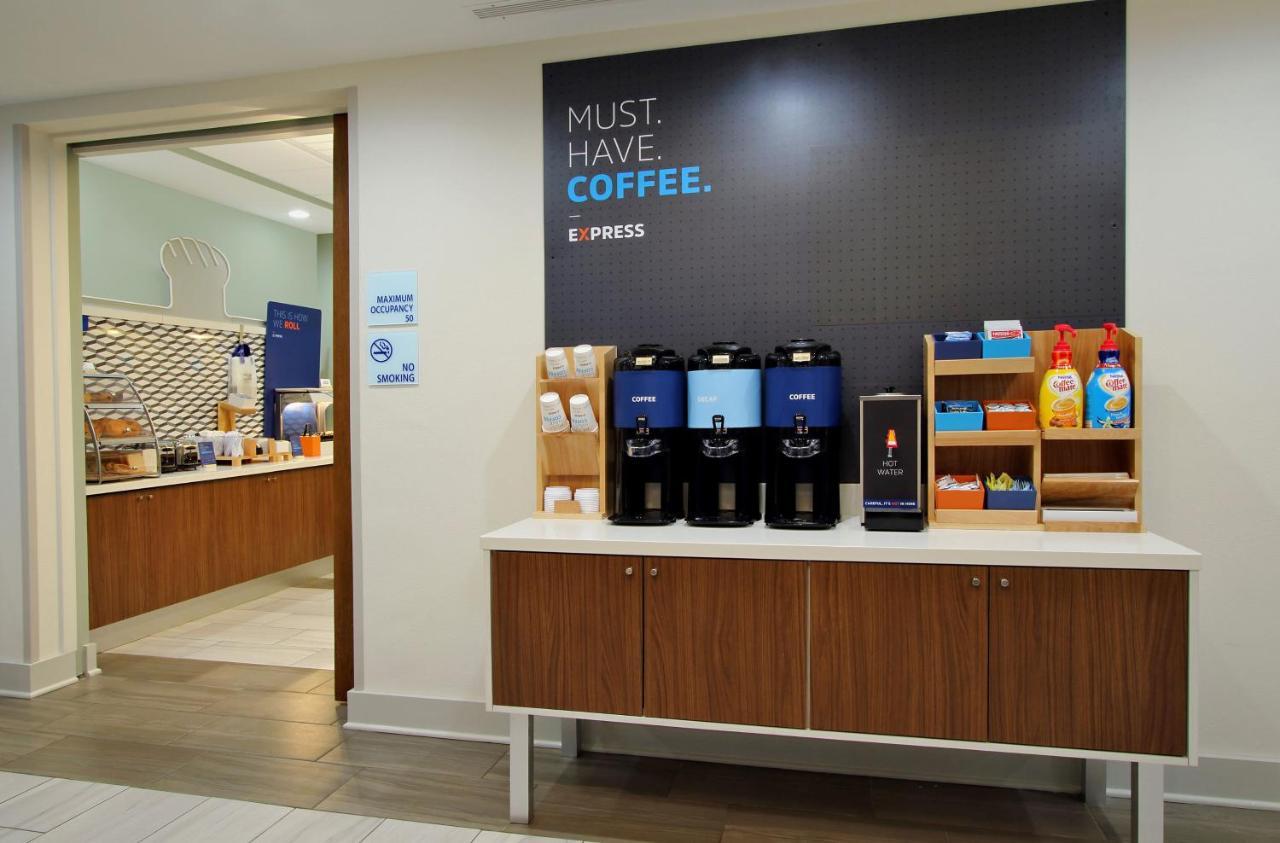ליברל Holiday Inn Express & Suites מראה חיצוני תמונה