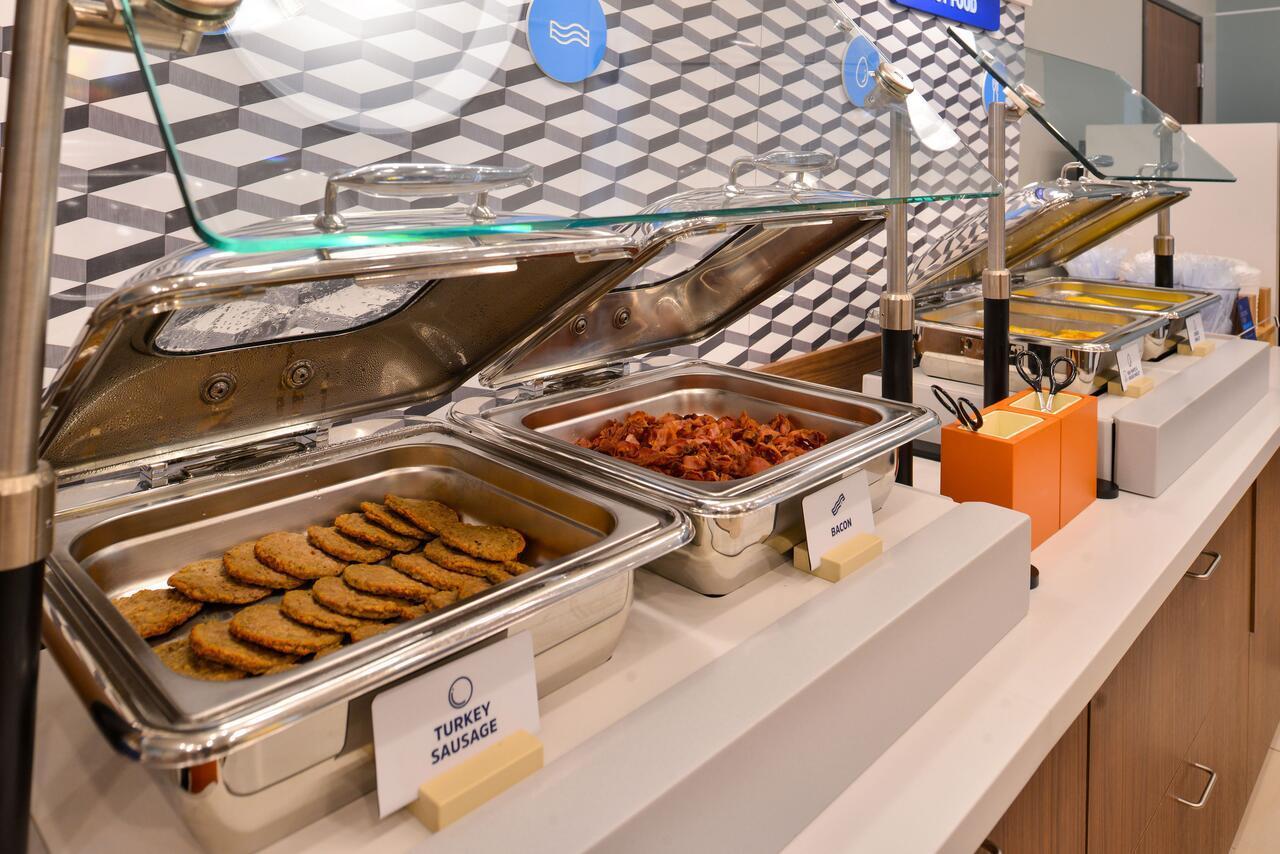 ליברל Holiday Inn Express & Suites מראה חיצוני תמונה